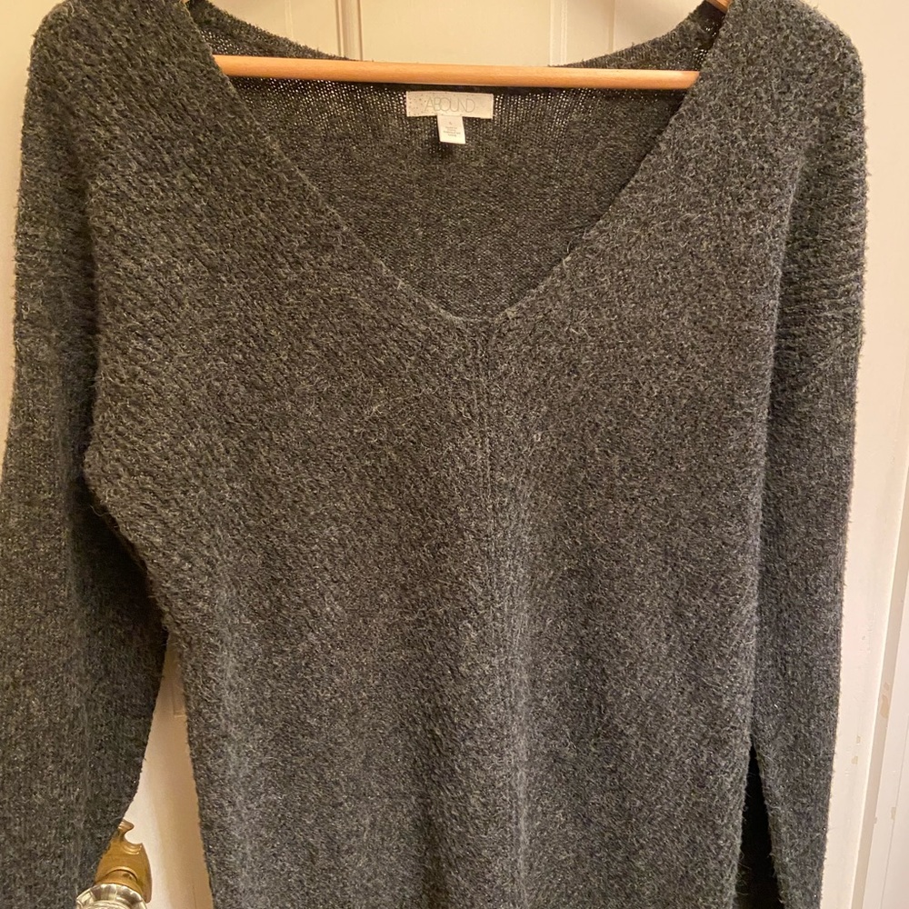 Abound woman’s v-neck sweater